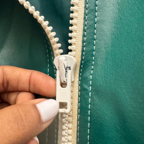 Vintage high quality faux leather in green size Medium Japanese made. - Picture 3 of 12